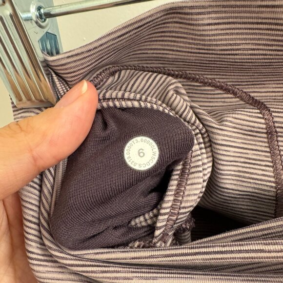 Lululemon Size 6 Wunder Under High-Rise Tight 28" - Purple Stripe - Picture 5 of 5